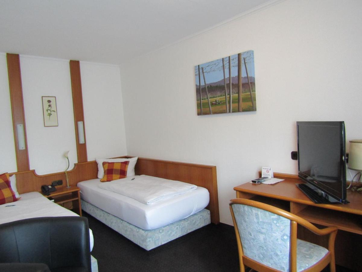 Hotel Und Gasthof Ritter St. Georg Erlangen Exterior photo