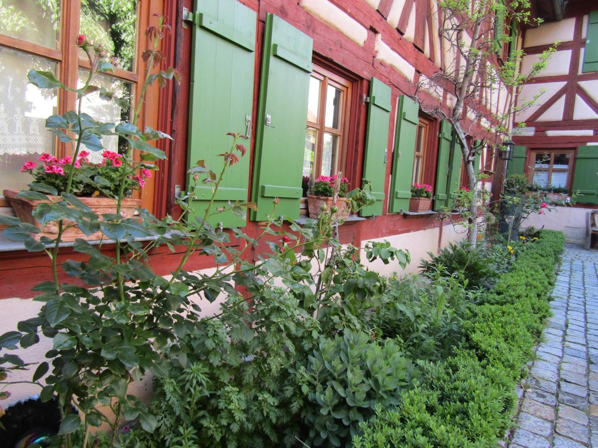 Hotel Und Gasthof Ritter St. Georg Erlangen Exterior photo