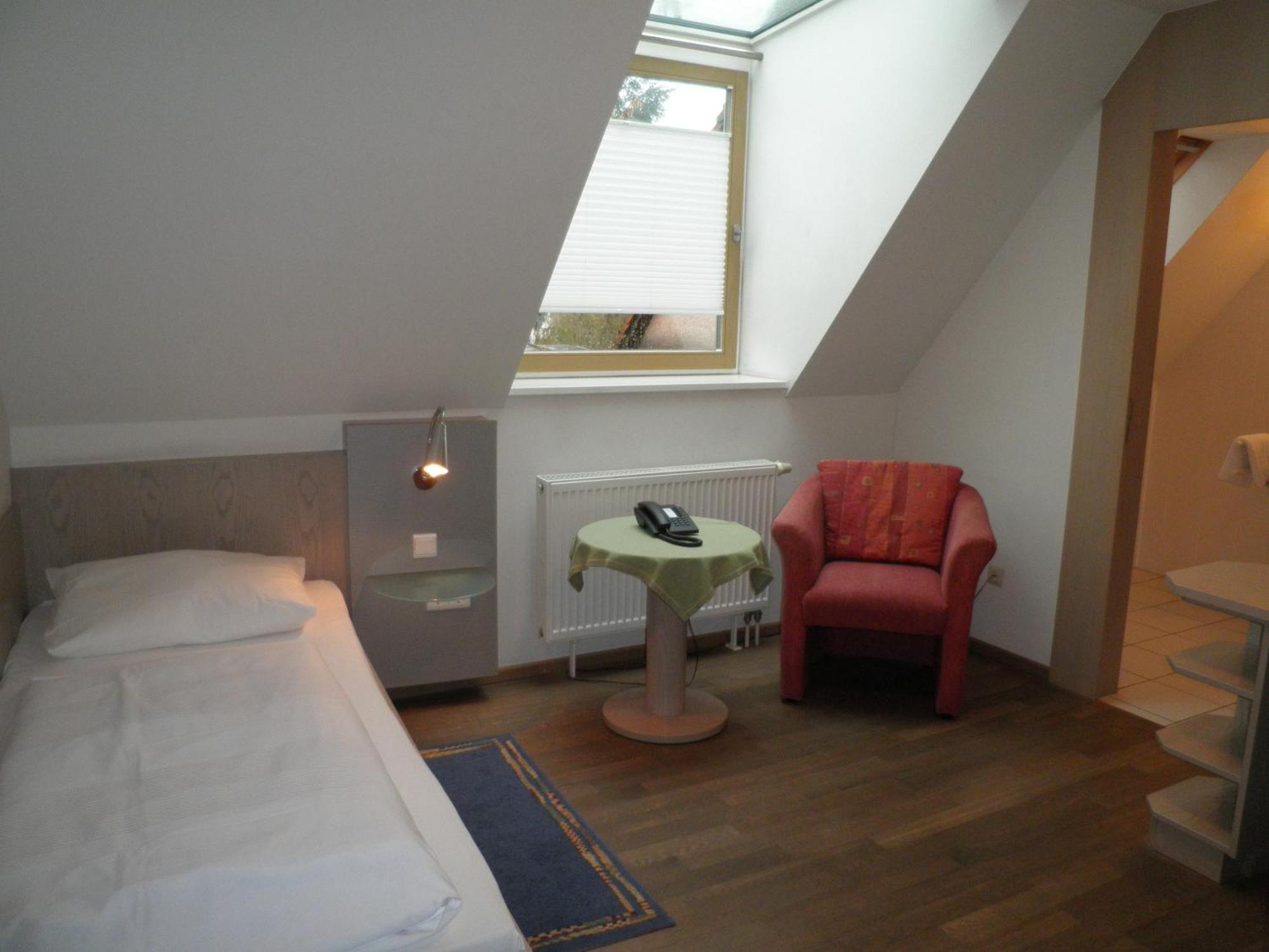 Hotel Und Gasthof Ritter St. Georg Erlangen Exterior photo