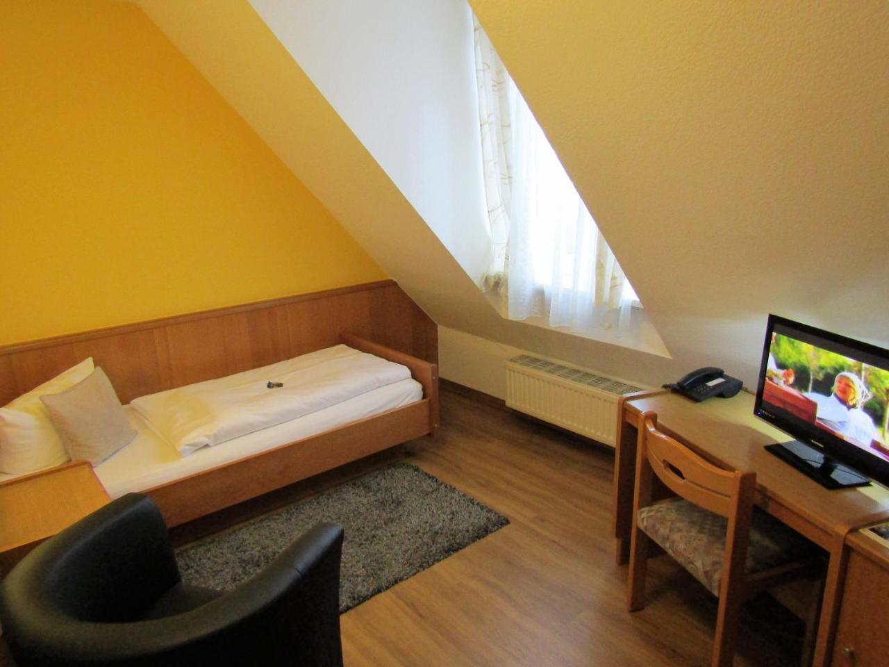 Hotel Und Gasthof Ritter St. Georg Erlangen Exterior photo